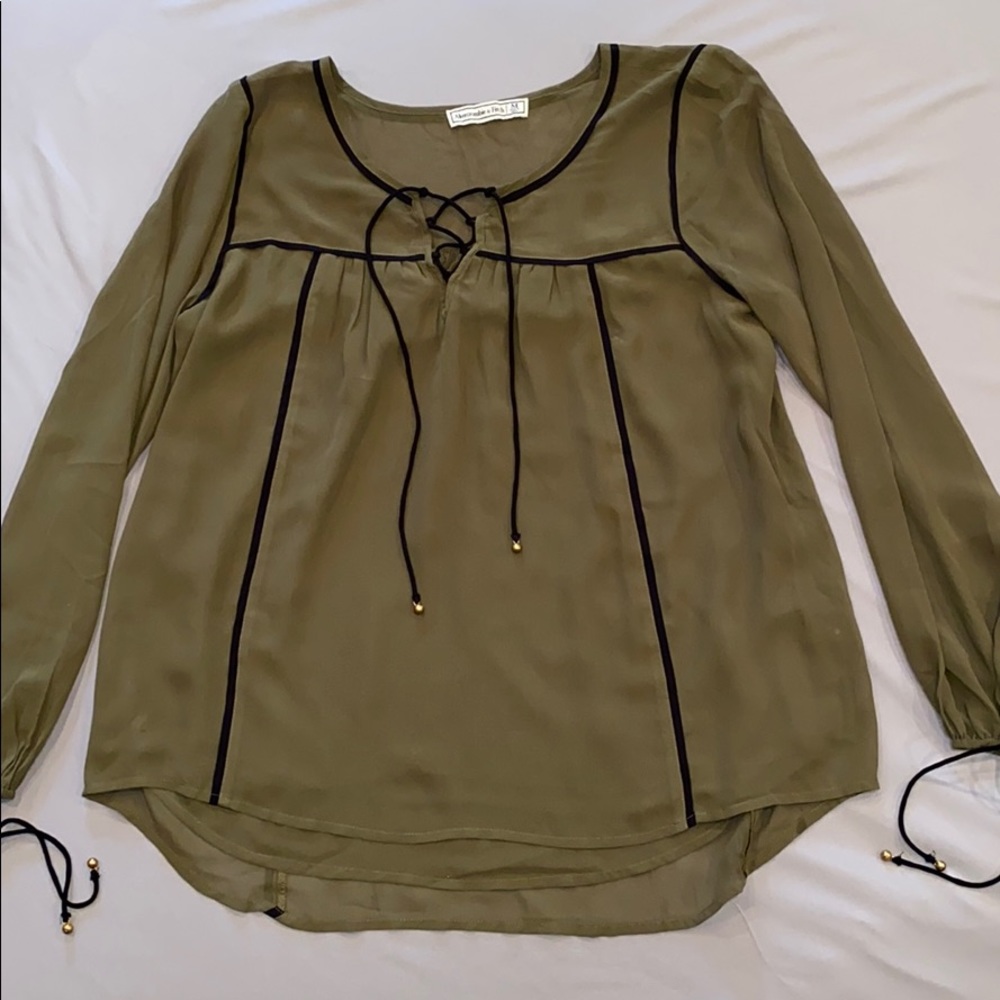 A&F Long-sleeve blouse